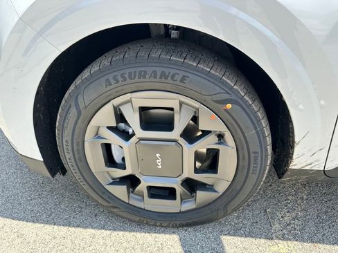 New 2025 Kia Carnival EX image 41