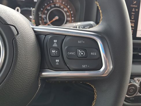 Used 2024 Jeep Wrangler Unlimited Sahara w/ Technology Group AWD/4WD image 21