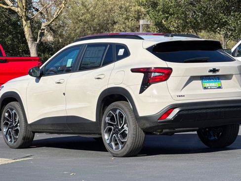 New 2026 Chevrolet Trax RS w/ Sunroof Package image 5