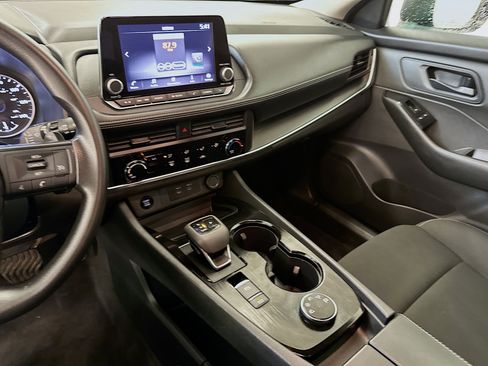 Used 2024 Nissan Rogue S image 25