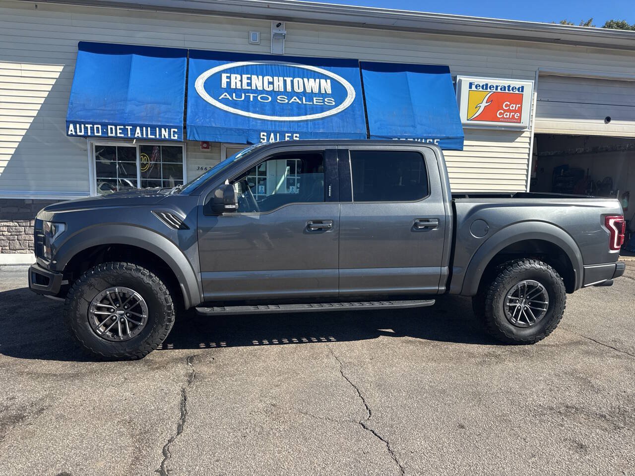 Used 2019 Ford F150 Raptor w/ Equipment Group 802A Luxury AWD/4WD image 2