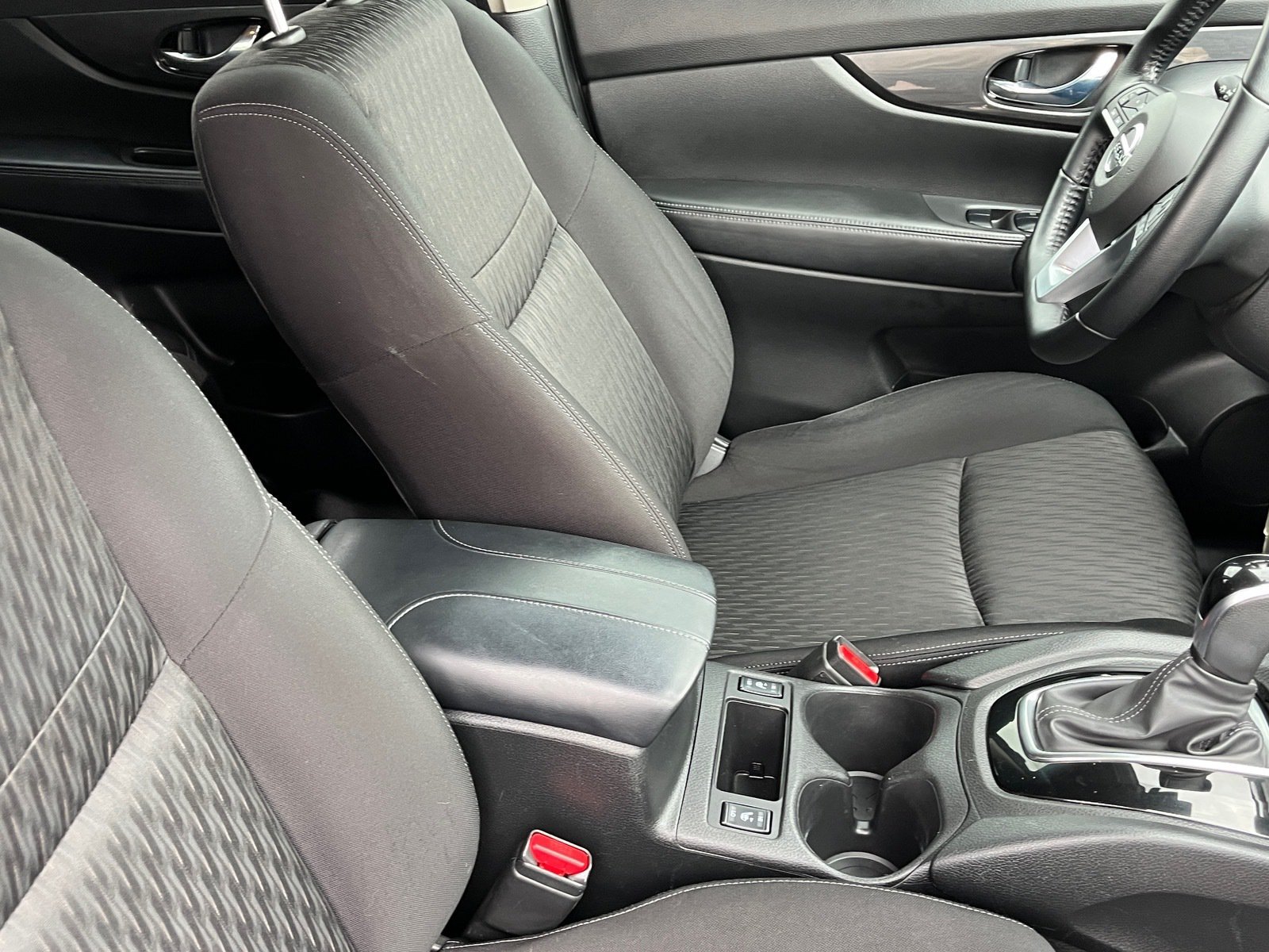 Used 2020 Nissan Rogue S w/ Special Edition Package FWD image 10