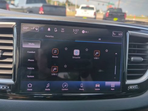 Used 2023 Chrysler Pacifica Touring-L FWD image 19