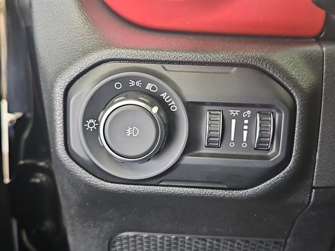 Used 2021 Jeep Wrangler Unlimited Rubicon w/ Cold Weather Group AWD/4WD image 23