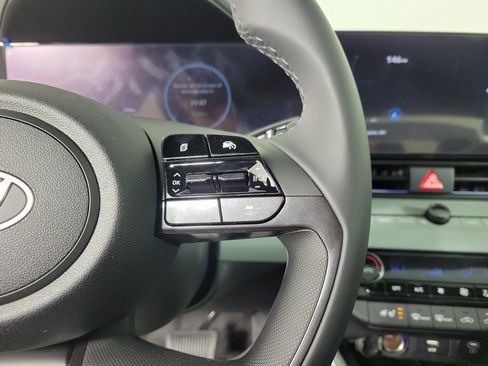 New 2025 Hyundai Elantra Limited image 20