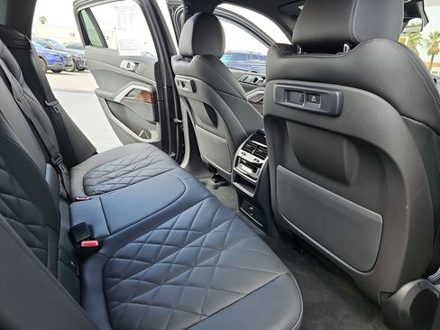 Used 2023 BMW X6 xDrive40i w/ Premium Package image 11
