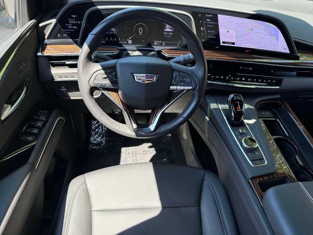 Certified 2024 Cadillac Escalade Luxury AWD/4WD image 4