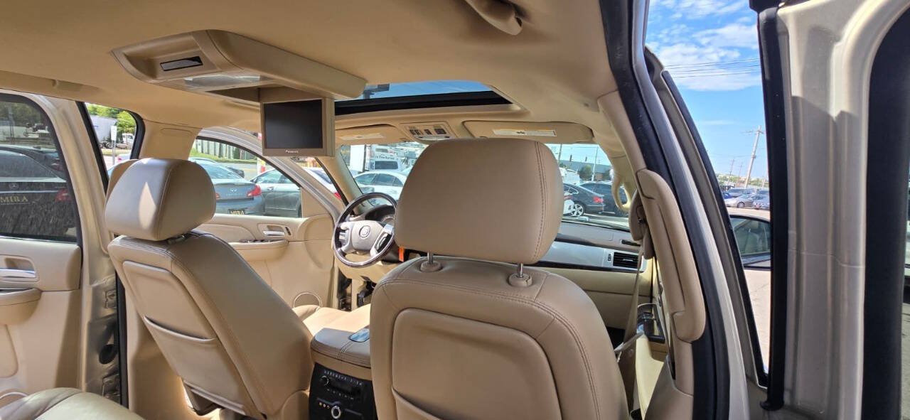 Used 2009 Cadillac Escalade ESV AWD image 32