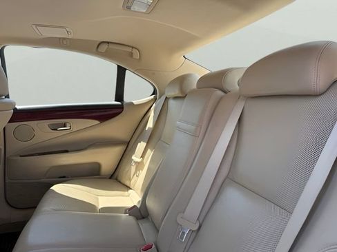 Used 2011 Lexus LS 460 AWD w/ Comfort Pkg image 8