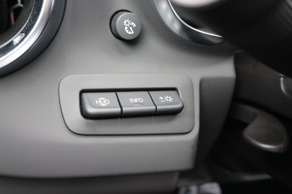 Used 2022 Chevrolet Camaro ZL1 RWD image 16