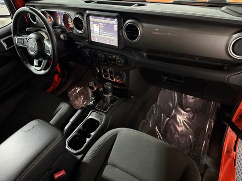 Used 2018 Jeep Wrangler Unlimited Sahara image 38