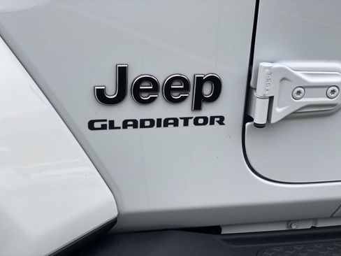Used 2022 Jeep Gladiator Overland AWD/4WD image 13
