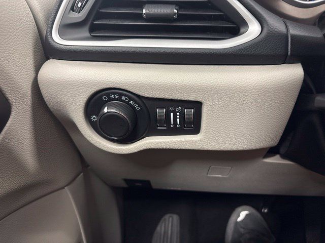 Used 2023 Chrysler Voyager LX FWD image 36