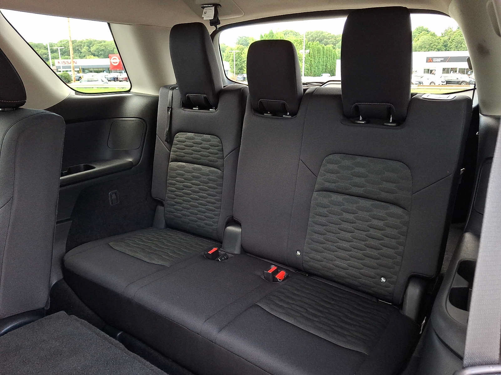 Used 2025 Nissan Pathfinder SV AWD/4WD image 10