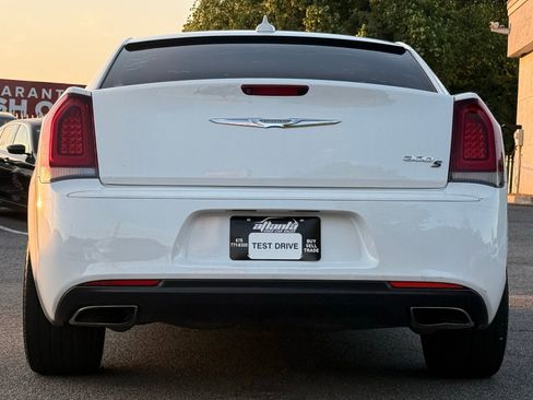 Used 2018 Chrysler 300 S RWD image 4