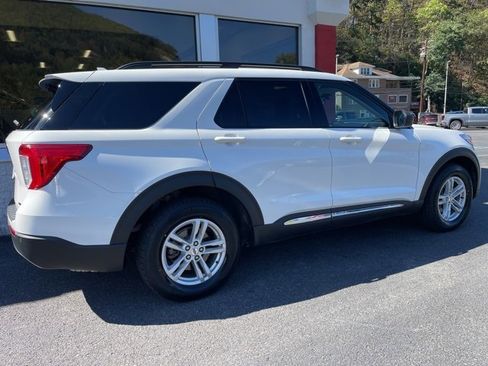Used 2023 Ford Explorer XLT w/ Equipment Group 202A image 5