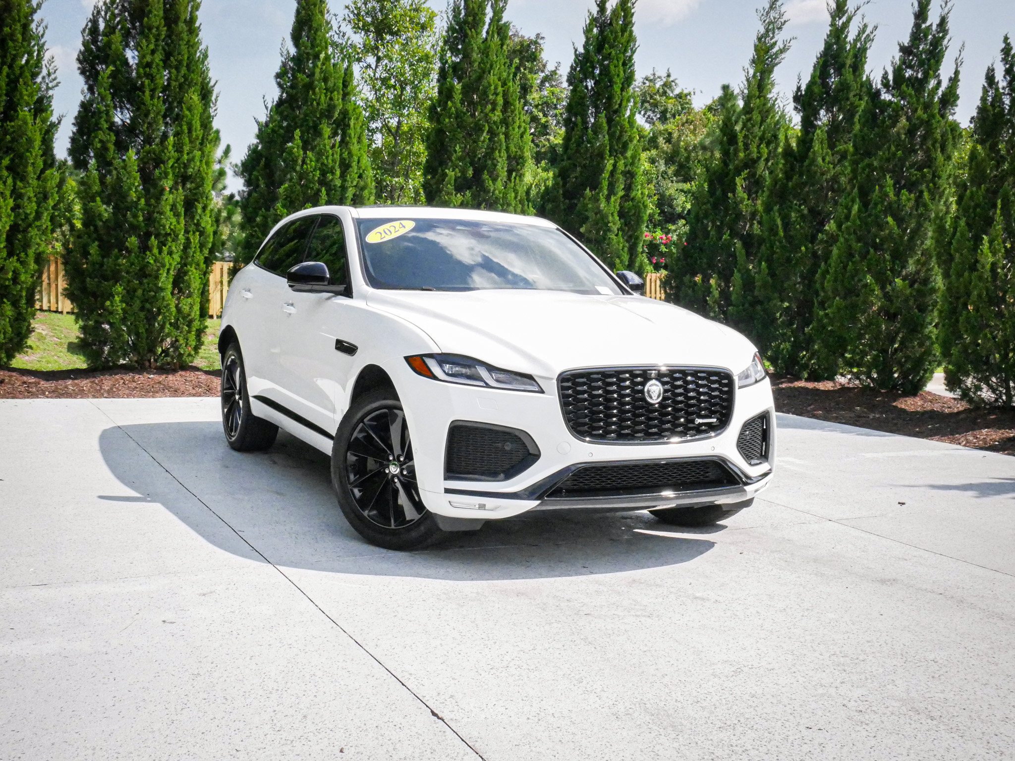Used 2024 Jaguar F-PACE R-Dynamic S AWD/4WD image 2