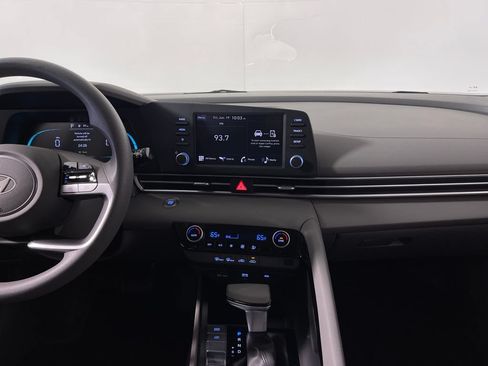 Used 2025 Hyundai Elantra Hybrid FWD image 16