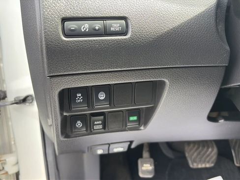 Used 2017 Nissan Rogue Sport SL w/ SL Premium Package image 12