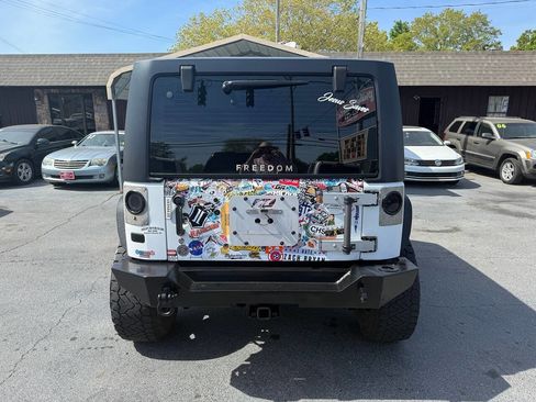 Used 2018 Jeep Wrangler Unlimited Sport w/ Connectivity Group AWD/4WD image 5