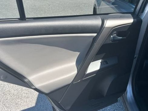 Used 2018 Toyota RAV4 XLE AWD/4WD image 26