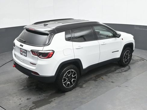 Used 2025 Jeep Compass Trailhawk AWD/4WD image 29