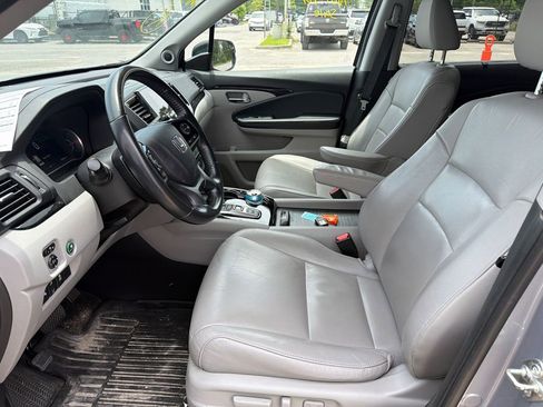 Used 2019 Honda Pilot Touring image 10