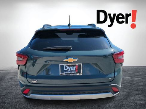 Certified 2025 Chevrolet Trax LT FWD image 4