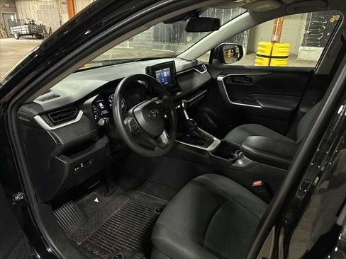 Certified 2022 Toyota RAV4 LE image 27