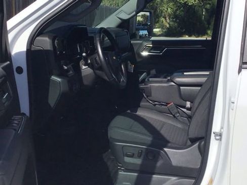 Used 2025 Chevrolet Silverado 2500 LT w/ Convenience Package image 16