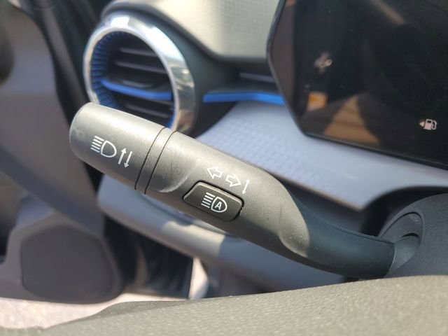 Used 2025 Chevrolet Trax LT FWD image 17