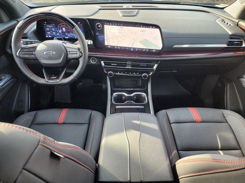 Used 2025 Chevrolet Traverse RS image 20