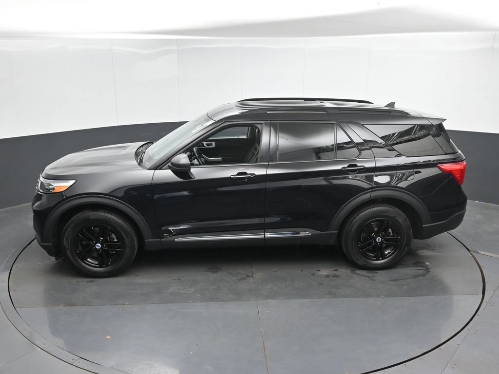 Used 2023 Ford Explorer XLT w/ Equipment Group 202A AWD/4WD image 39