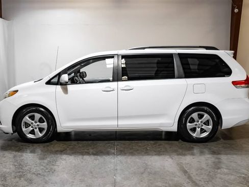 Used 2011 Toyota Sienna LE FWD image 13