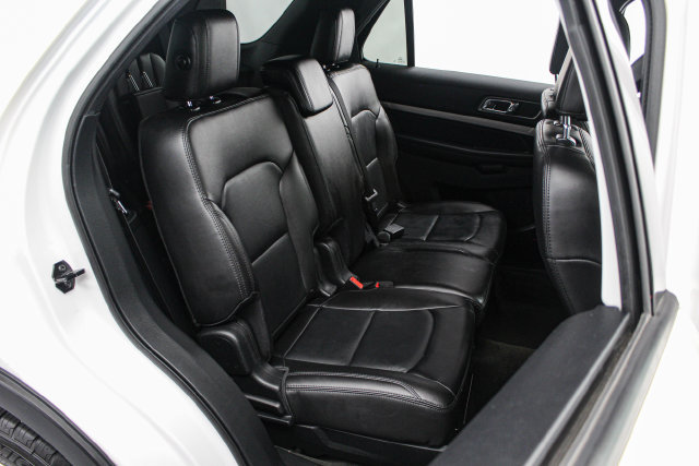 Certified 2018 Ford Explorer XLT w/ Equipment Group 202A FWD image 15
