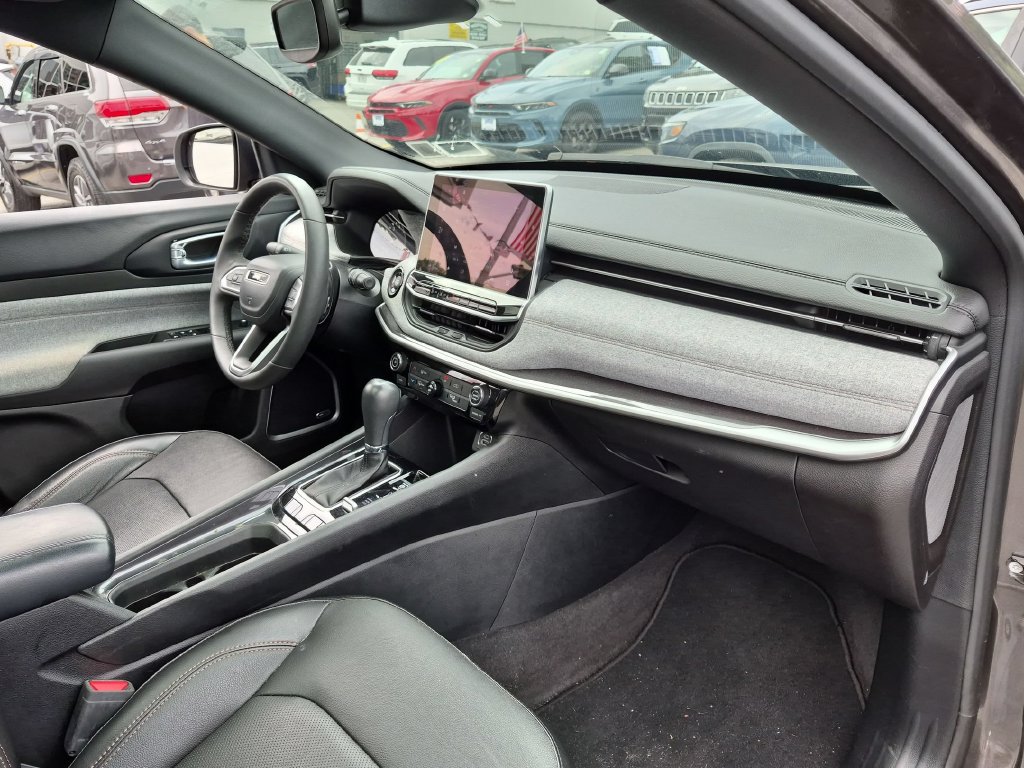 Used 2023 Jeep Compass Latitude w/ Sun and Sound Group AWD/4WD image 20