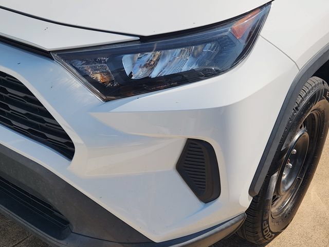 Used 2021 Toyota RAV4 LE FWD image 8