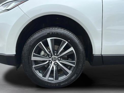 Used 2023 Toyota Venza LE AWD/4WD image 37
