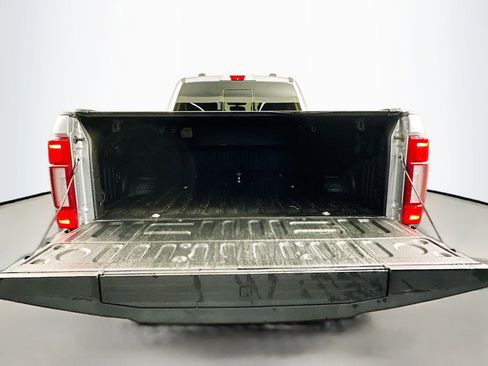 Used 2022 Ford F250 Platinum w/ FX4 Off-Road Package image 27