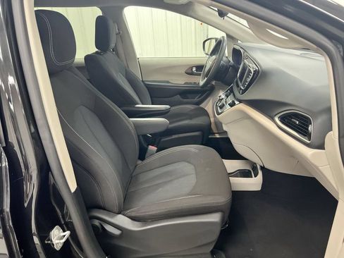 Used 2023 Chrysler Voyager LX FWD image 21