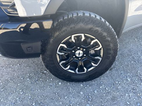 Used 2024 Chevrolet Silverado 1500 ZR2 image 13