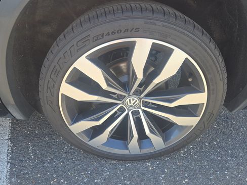 Used 2020 Volkswagen Tiguan SEL Premium R-Line w/ 3rd Row Seat Package AWD/4WD image 9