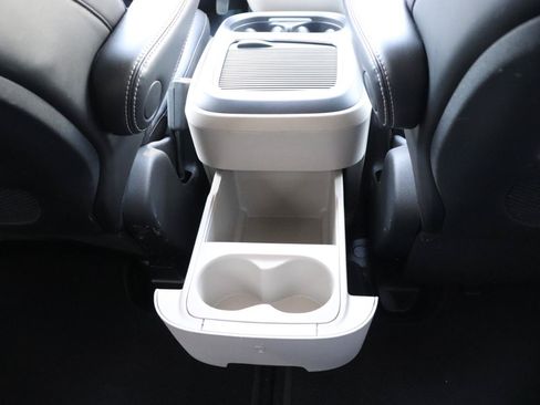 Used 2024 Chrysler Pacifica Touring-L FWD image 22