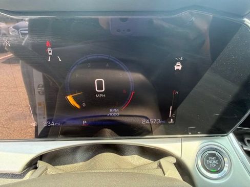 Used 2024 Chevrolet Trax LT FWD image 15