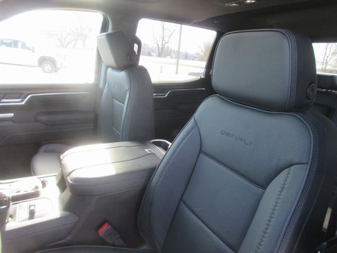 New 2026 GMC Sierra 1500 Denali w/ Denali Reserve Package image 14