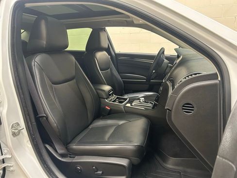 Used 2023 Chrysler 300 Touring L w/ Popular Equipment Group image 10