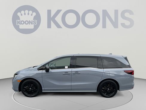 Used 2023 Honda Odyssey Sport image 2