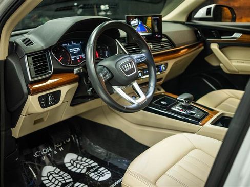 Used 2023 Audi Q5 2.0T Premium w/ Convenience Package AWD/4WD image 9