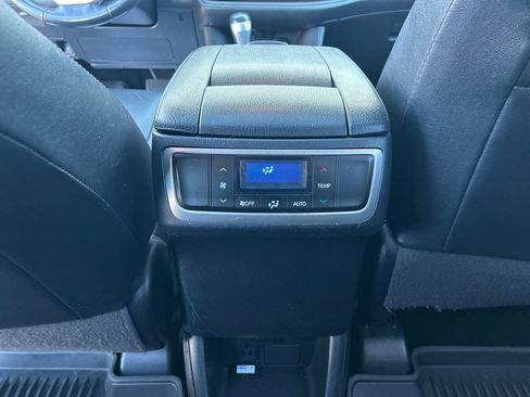 Used 2019 Toyota Highlander XLE image 27