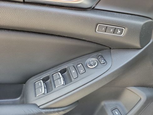 Used 2018 Honda Accord Touring image 23